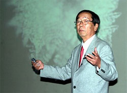 Доктор Масару Емото під час свого семінару «Думки про воду», що проходив у столиці Нової Зеландії Веллінгтоні на початку липня