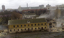 Початок руйнування будівлі телеграфа, що належав до музейного комплексу “Київська фортеця” 
