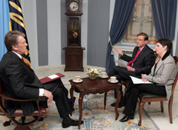 Президент Ющенко відповідає на запитання журналістів українських телеканалів