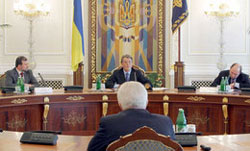 Черговий візит Януковича до гаранта закінчився нічим. Як і очікувалося