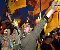 Лідери опозиції знову скликають киян на Майдан