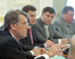 Президент Ющенко попросив членів РНБО не покидати столицю