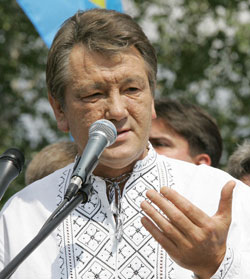 Президент Ющенко назвав шоу Мороза маніпуляціями і пообіцяв подарувати йому робоче крісло спікера