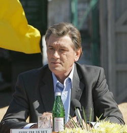 Президет Ющенко назвав політику Януковича на зерновому ринку абсурдом