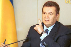 Сьогодні в Януковича - атракціон нечуваної самокритичності. Чого тільки не зробиш заради дерибану!