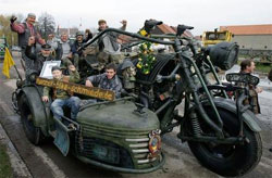 Мотоцикл-монстр з двигуном від радянського танка