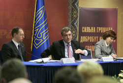 Президент Ющенко у наступному році хоче - нову Конституцію. Мрійник