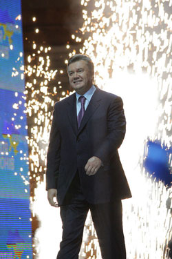 Янукович платить невідомо кому за дачу у Межигір'ї, бо бездімній