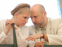 Юлія Тимошенко очолила список у столичну раду, а Турчинов, крім того, змагатиметься з Космосом