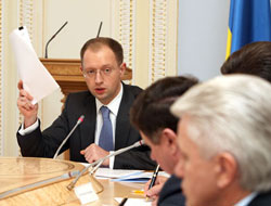 Яценюк пропонує нардепам злитися у єдиному пориві. Парламентським актом
