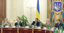 Президент Ющенко закликає не політизувати інтерес “Привату”