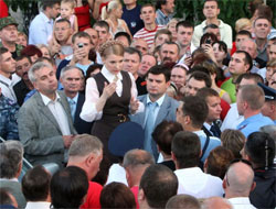 Тимошенко пообіцяла захистити підприємців з підтопленого ринку
