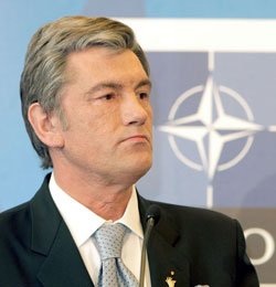 Президент Ющенко проводить активні консультації щодо припинення війни у Грузії