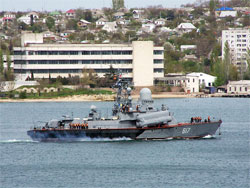 Перший корабель агресорів повернувся У Севастополь