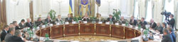 Президент Ющенко, разом із РНБО розбираються із кризою, корупцією, суддями і мігрантами