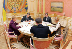 Ющенко планово зустрівся із Тимошенко і Яценюком. У присутності Богатирьової