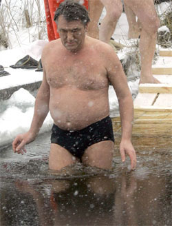 Президет Ющенко традиційно скупався у хрещенській воді