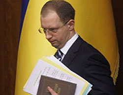 Яценюк поважає будь-яке рішення російської влади, чого й їй бажає щодо України