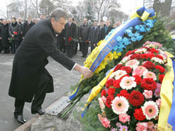 Президент Ющенко вшанував пам'ять героїв Крут