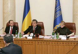 Президент Ющенко провів планову зустріч із прем'єром і спікером