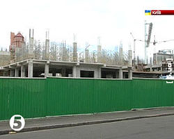 Кабмін домовився прибрати будівництво біля стадіону “Олімпійський”