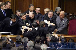 Нардепи-регіонали не бажають працювати у парламенті. У них епідемія московської “Атинати”