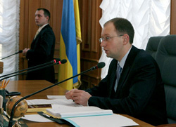 Яценюк запропонував фракціям укласти політичну угоду. Або будуть нові вибори