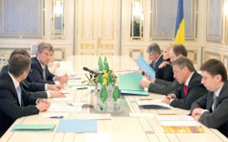 Президент Ющенко планово зустрічається із Тимошенко та Яценюком