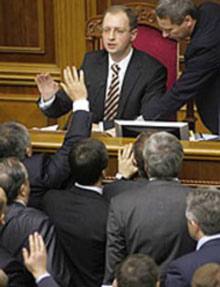 Яценюк вибачився перед виборцями за нардепів