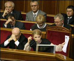 Завтра парламент вирішить: звільняти чи залишити Тимошенко
