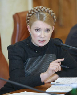 Тимошенко вирішила особисто перевірити, як платять зарплатню