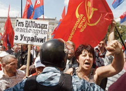 Яке ж свято без бійки? У Одесі комуністи били “школу комунізму”