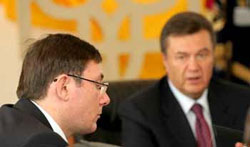 Регіоналам привиділася Тимошенко у тіні Луценка