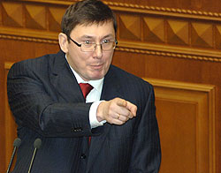 Луценко назвав Януковича валізою без ручки