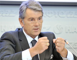 Президент Ющенко, демоструючи неабияку фантазію, лоббіює Фірташа?