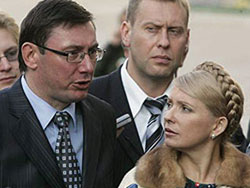 Тимошенко опинилася між бандитами та імпотентами