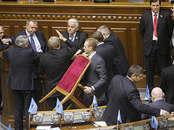 Нардепи провалили піар-фішку Януковича. Регіонали звично блокують засідання