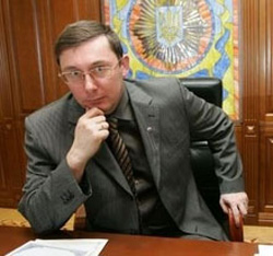 Луценко заявив, що надалі мовчатиме про клептоманів з НБУ