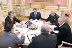 Президент Віктор Ющенко залучив військових на допомогу цивільним лікарям