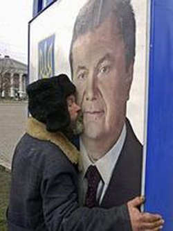 Президент Віктор Ющенко побачив у портретах Януковича перемогу демократії