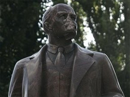 Пам’ятник Леніну у Києві демонтують