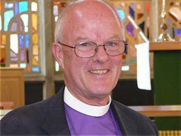 Єпископ Джон Гледвін не має довіри до святої води