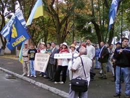 Одеські патріоти протестують проти розпалювання телеканалом “АТВ” ксенофобії