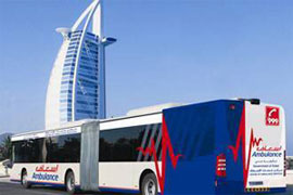 Дубайці з подивом зустрічають на вулицях міста карету швидкої допомоги більш ніж 20-метрової довжини. Фото - www.mirayafm.org