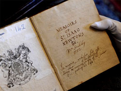 До цього часу замітки про Ньютона, де вперше згадується знаменитий фрукт, зберігалися в архіві Королівського товариства