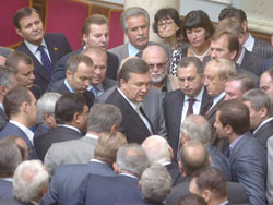За власним бажанням. Янукович пішов з нардепів