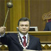 Янукович збирається забрати Героїв у Бандери та Шухевича
