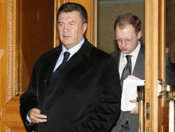 Яценюк не визнає КоСаРів і спокушає Януковича виборами