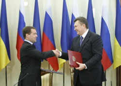 Янукович заявив, що послідовно нормалізує відносини з Росією