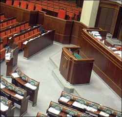 Опозиція зібрала підписи для позачергової сесії парламенту